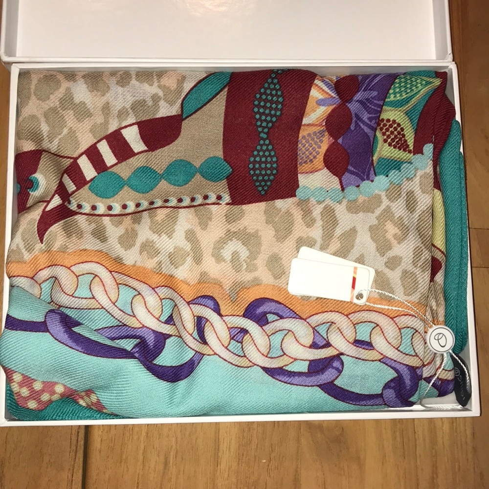 BEAUTIFUL SCARF! 100% WOOL
